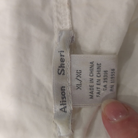 Decorative Blouse - Picture 8 of 9